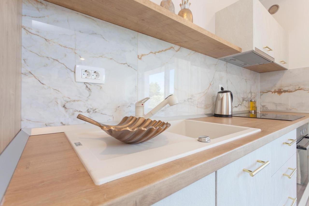 Tinel Boutique Apartment โพรไมนา ภายนอก รูปภาพ